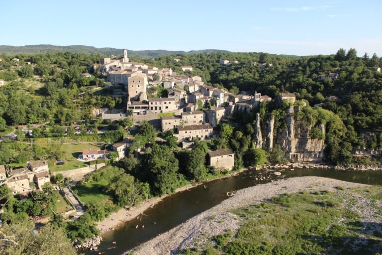 Balazuc, classé parmi Les Plus Beaux Villages de France et labellisé Village de Caractère en Ardèche