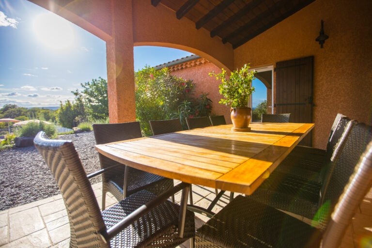 salle à manger extérieur villa