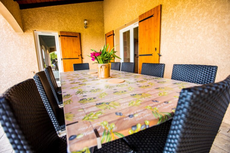 salle à manger extérieur villa
