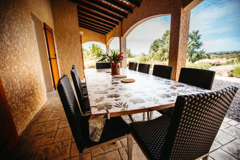 salle à manger extérieur villa